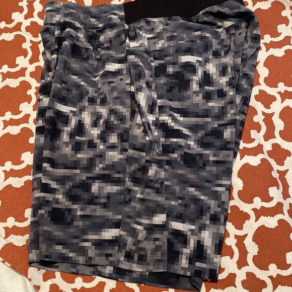 T.H.E. Shorts with liner - Picture 3 of 8